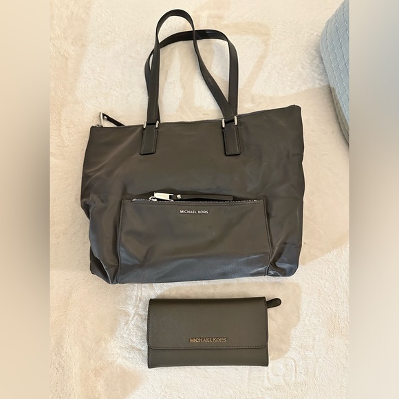 Michael Kors Tote and Wallet - Picture 1 of 11